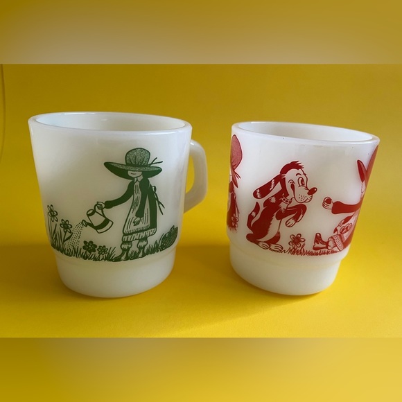 Set of 2 Vintage Termocrisa milk glass mugs with Holly Hobby design - Picture 5 of 6